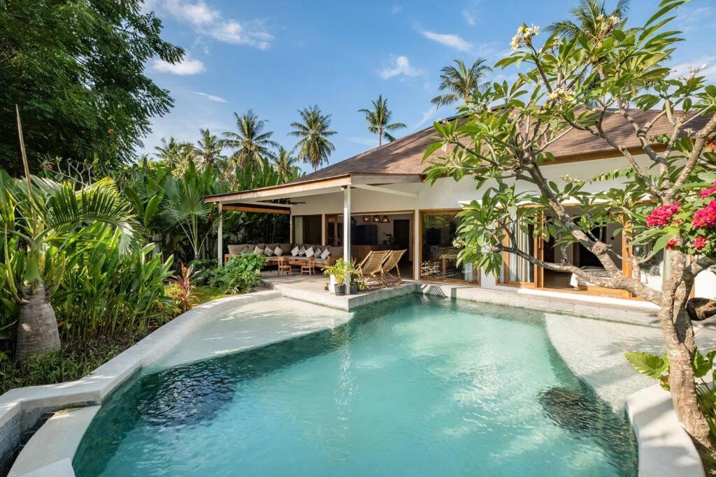 Villa Designer New 3Bdr - Lush Garden+Pool Gili Trawangan Esterno foto