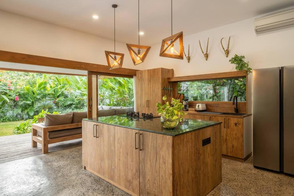 Villa Designer New 3Bdr - Lush Garden+Pool Gili Trawangan Esterno foto