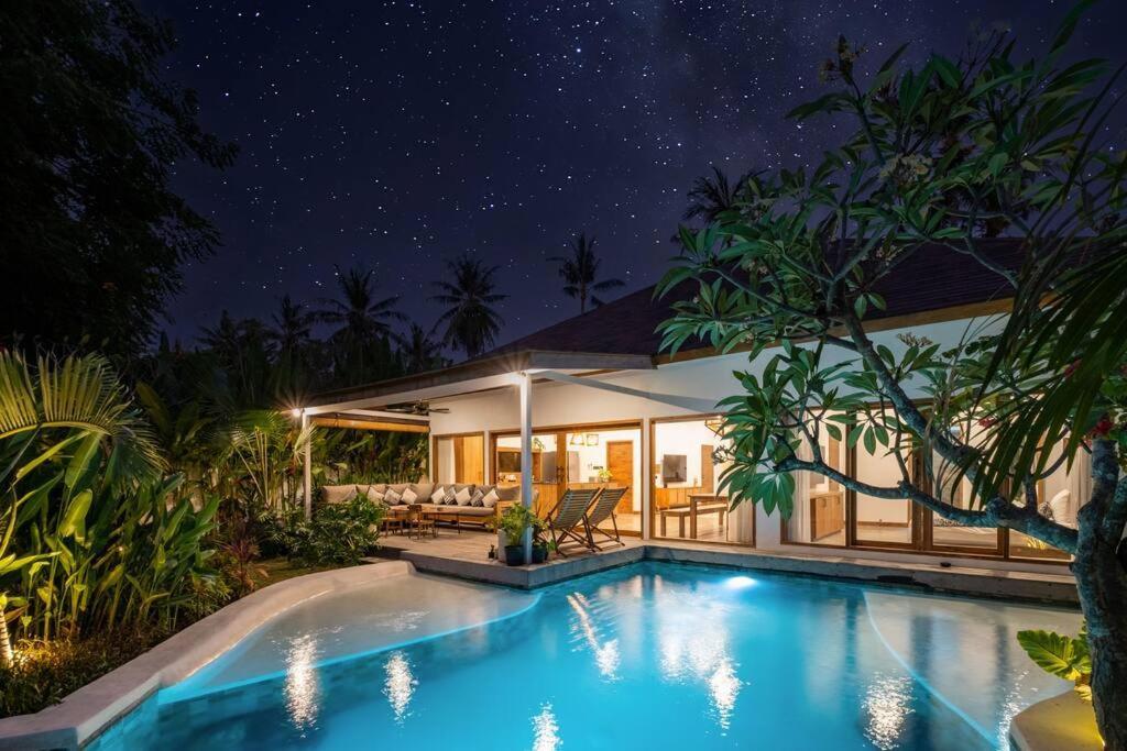 Villa Designer New 3Bdr - Lush Garden+Pool Gili Trawangan Esterno foto